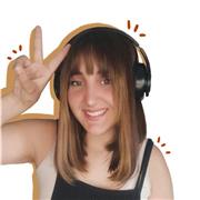 Como artista y tutora, fusiono creatividad y aprendizaje para ayudar a los estudiantes a desarrollar su talento y confianza.